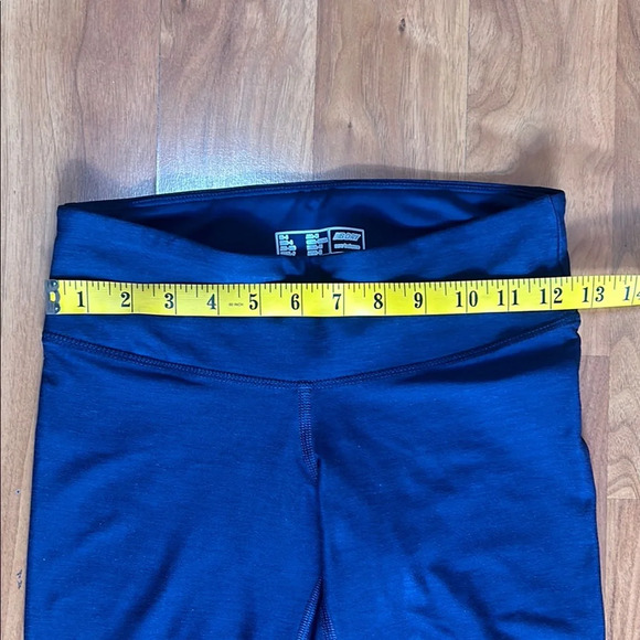 New Balance Blue Leggings for Dynamic Comfort - Picture 3 of 8